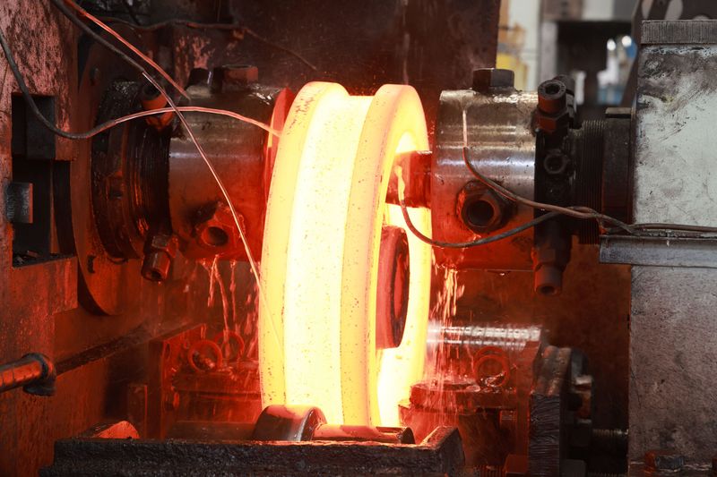 智能鍛造！給起重機(jī)裝上“無敵風(fēng)火輪”，是一種什么體驗(yàn)？